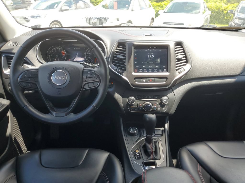 Used 2019 Jeep Cherokee Trailhawk w/ Cold Weather Group AWD/4WD image 16