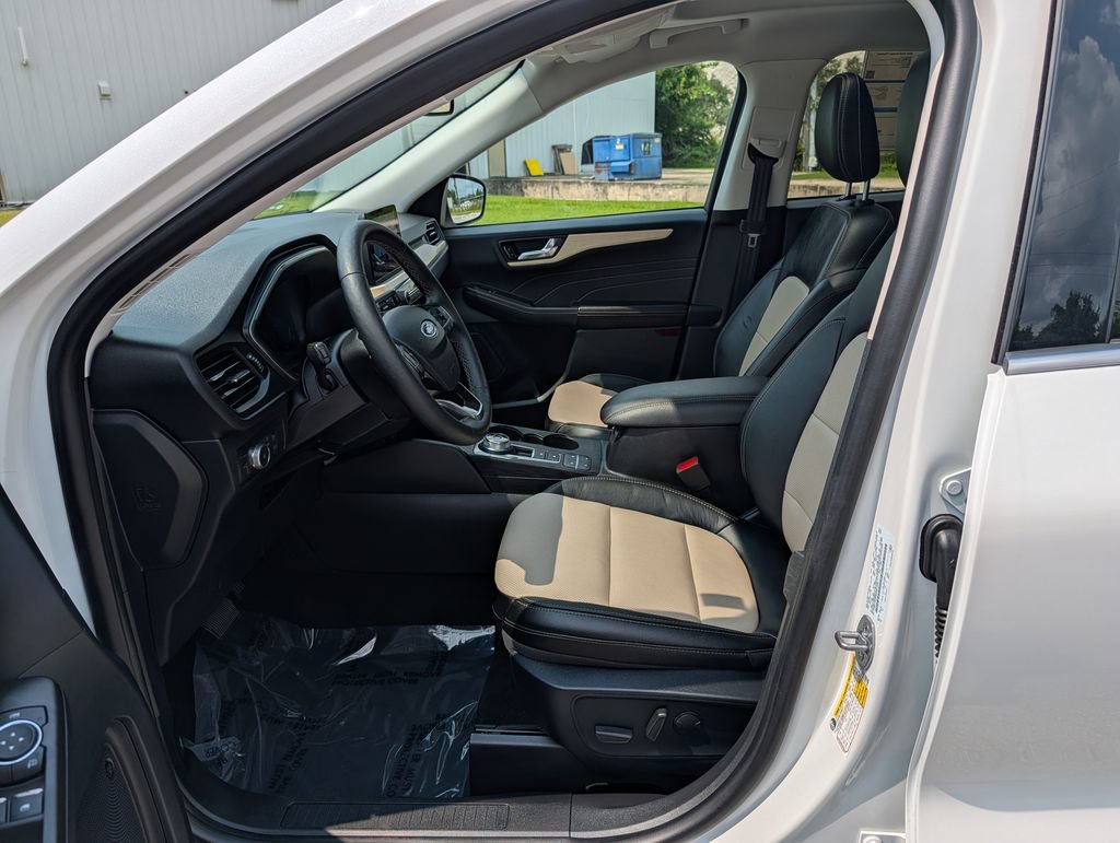 Certified 2021 Ford Escape Titanium w/ Titanium Elite Package AWD/4WD image 23