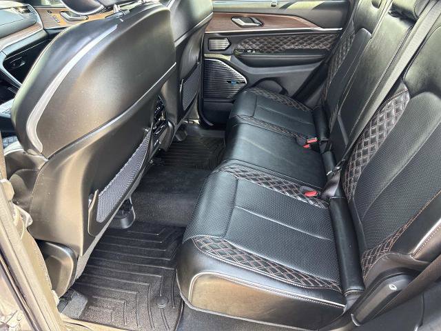 Used 2024 Jeep Grand Cherokee Summit w/ Luxury Tech Group V AWD/4WD image 16
