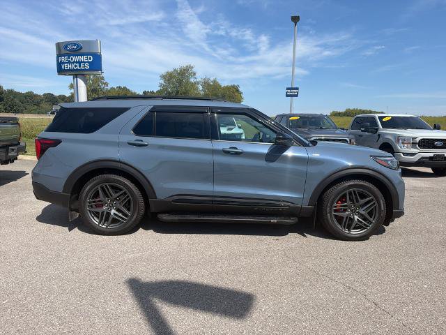 Certified 2025 Ford Explorer ST-Line w/ Premium Package RWD image 4
