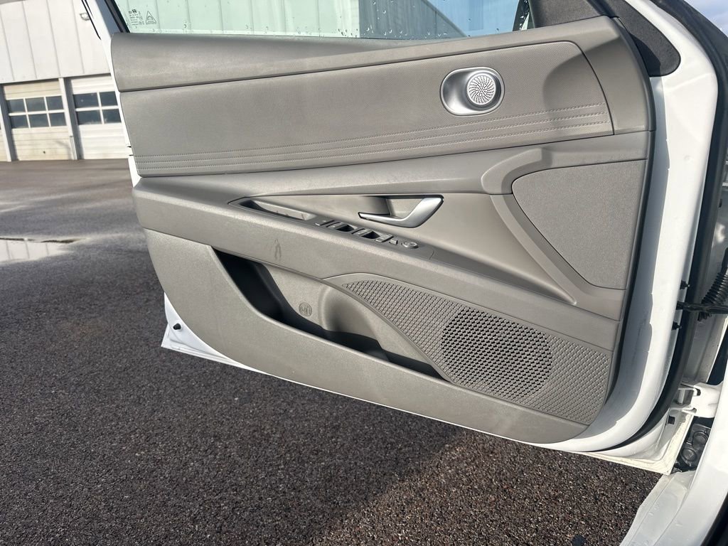 Used 2024 Hyundai Elantra SEL image 17