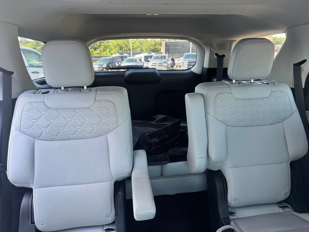 Certified 2025 Ford Explorer Platinum w/ LUX Leather Package AWD/4WD image 9