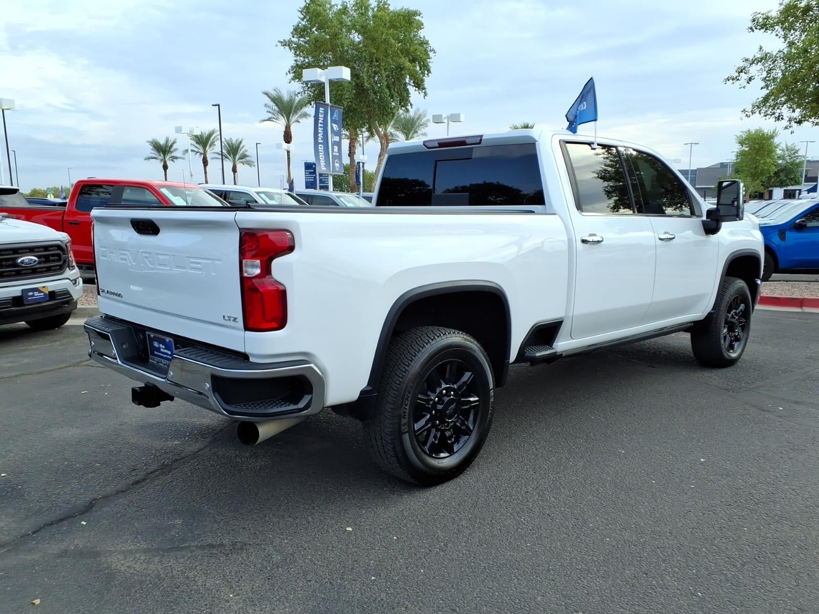 Used 2022 Chevrolet Silverado 2500 LTZ w/ LTZ Plus Package AWD/4WD image 4