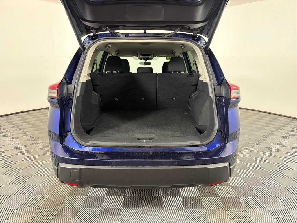 Used 2025 Nissan Rogue SV FWD image 24