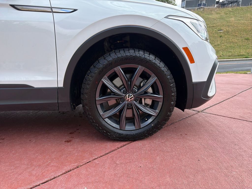 Used 2022 Volkswagen Tiguan SE AWD/4WD image 37