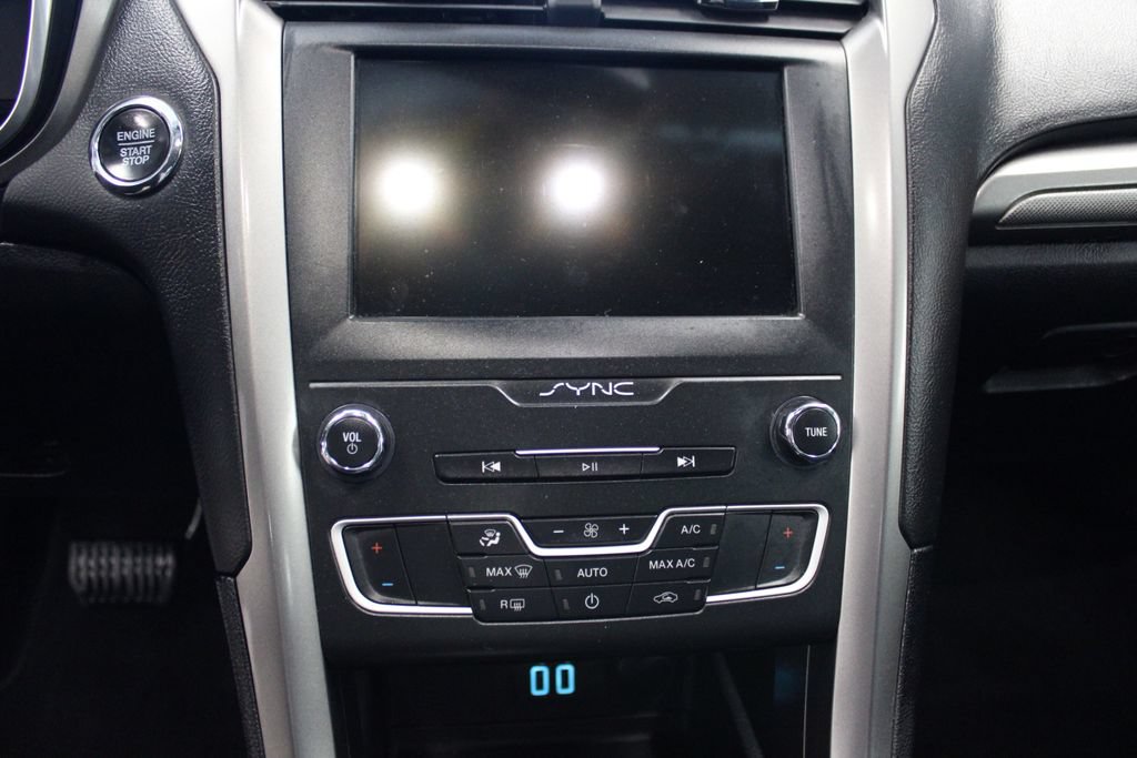 Certified 2020 Ford Fusion SE FWD image 18