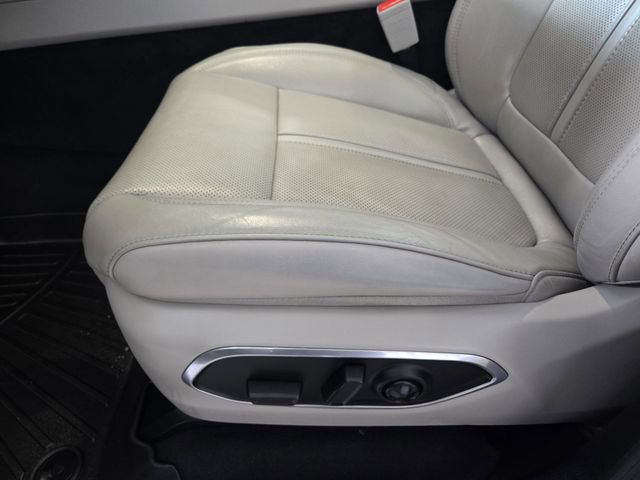 Used 2024 Jeep Wagoneer L 2WD w/ Premium Group I image 25