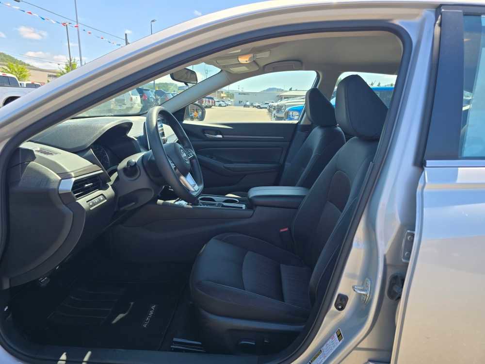 Used 2024 Nissan Altima 2.5 SV FWD image 9