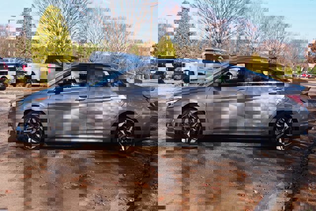 Used 2023 Hyundai Elantra Limited image 4