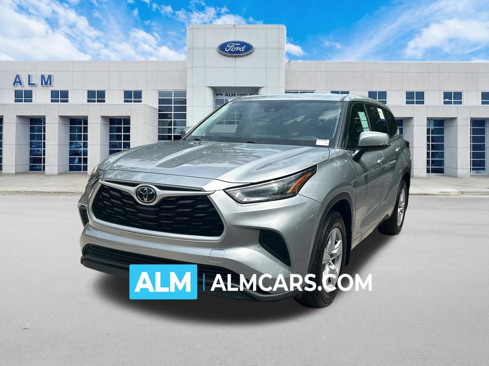 Used 2021 Toyota Highlander L AWD/4WD image 1