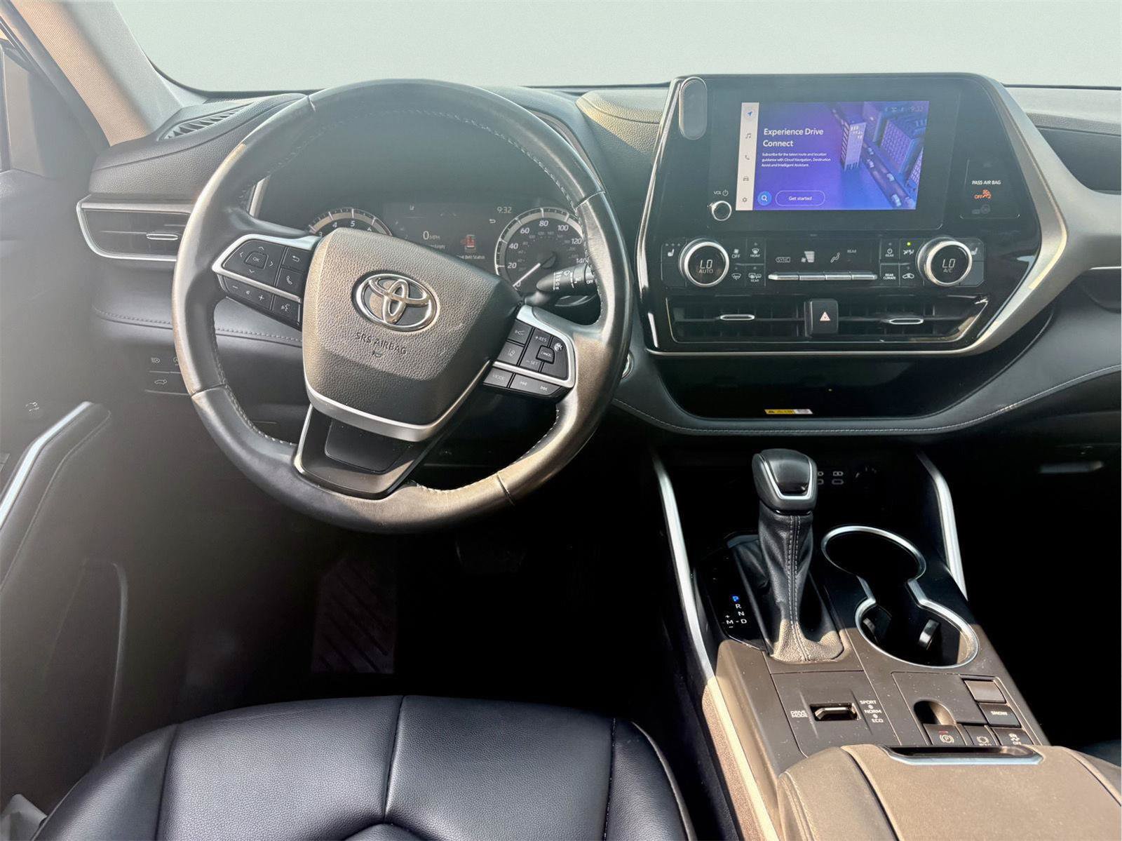 Used 2023 Toyota Highlander XLE FWD image 12