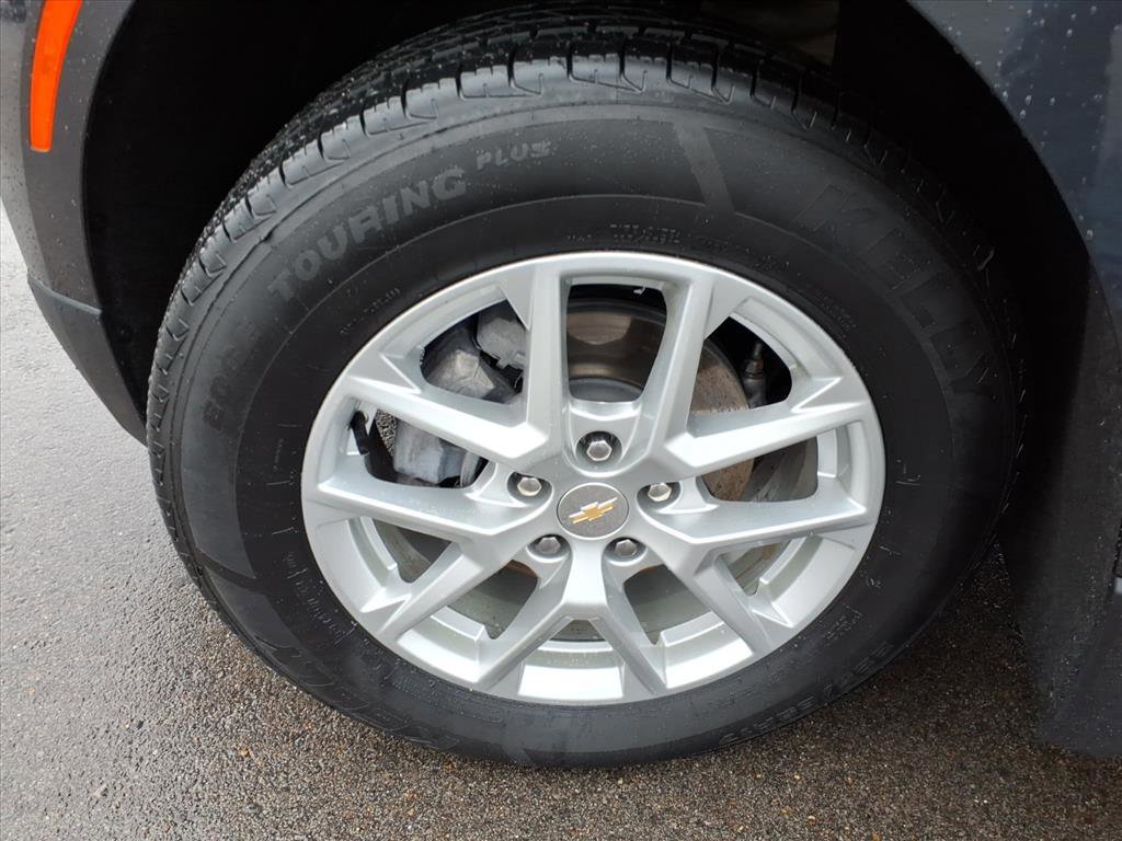 Used 2023 Chevrolet Equinox LT w/ Driver Convenience Package image 9