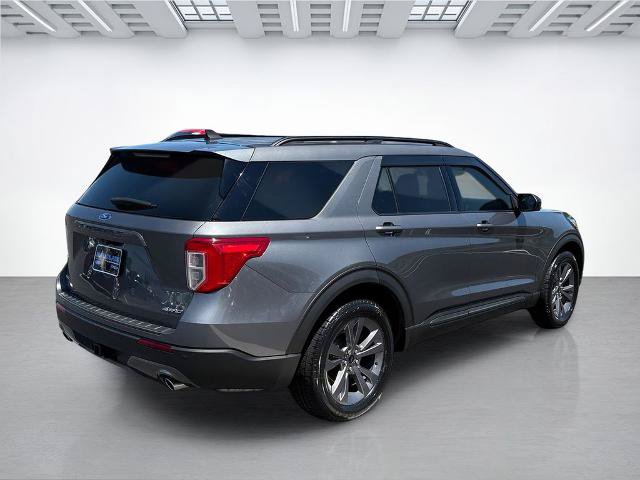 Certified 2023 Ford Explorer XLT w/ Equipment Group 202A AWD/4WD image 3