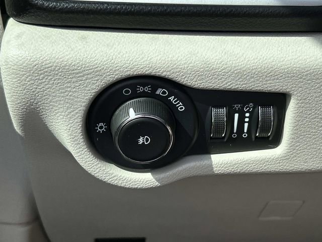 Used 2022 Chrysler Pacifica Touring-L FWD image 37