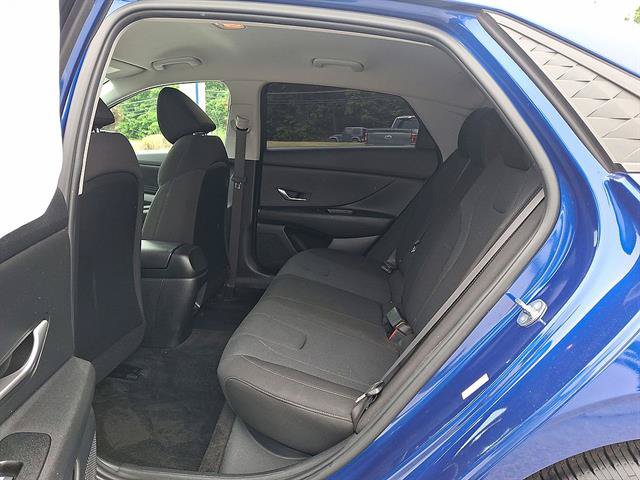 Used 2024 Hyundai Elantra SE FWD image 19