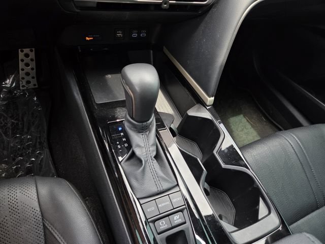 Used 2025 Toyota Camry XSE FWD image 11