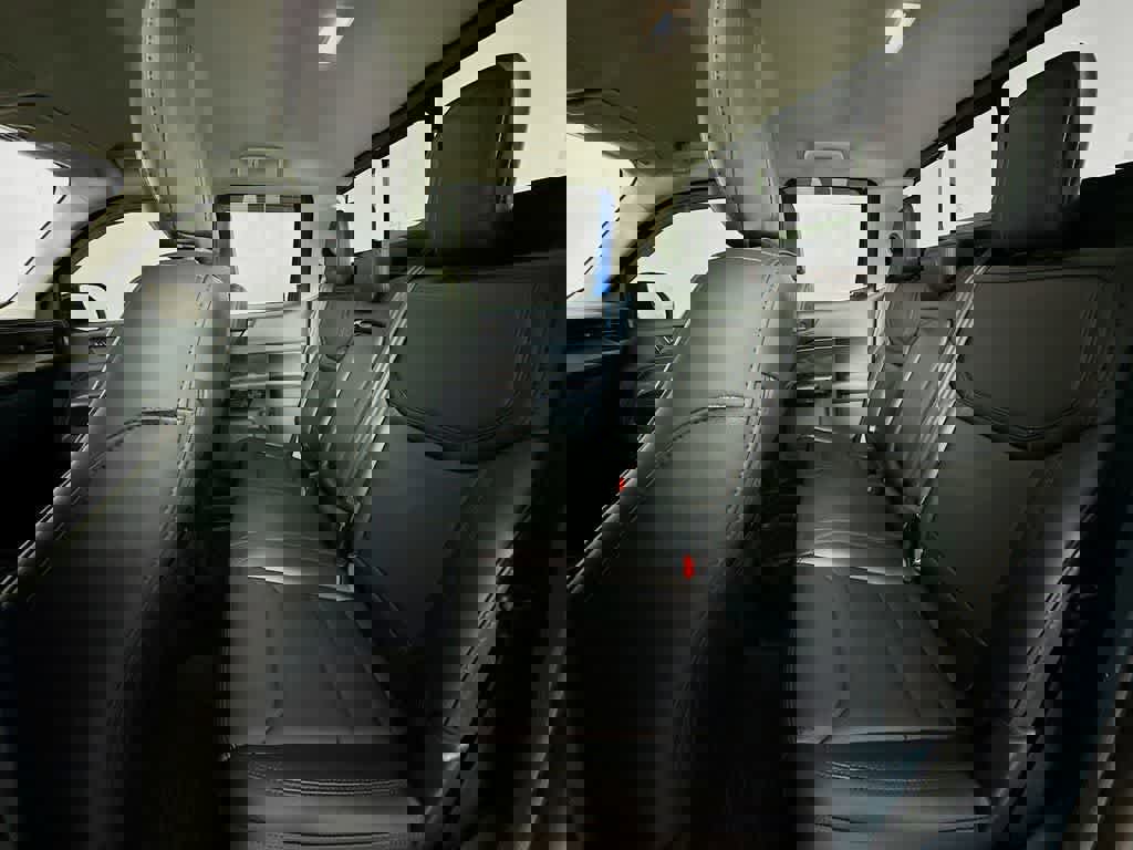 Certified 2025 Ford Maverick Lariat w/ Black Appearance Package image 16