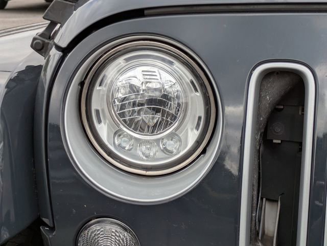 Used 2017 Jeep Wrangler Sahara w/ Quick Order Package 24E Chief AWD/4WD image 10