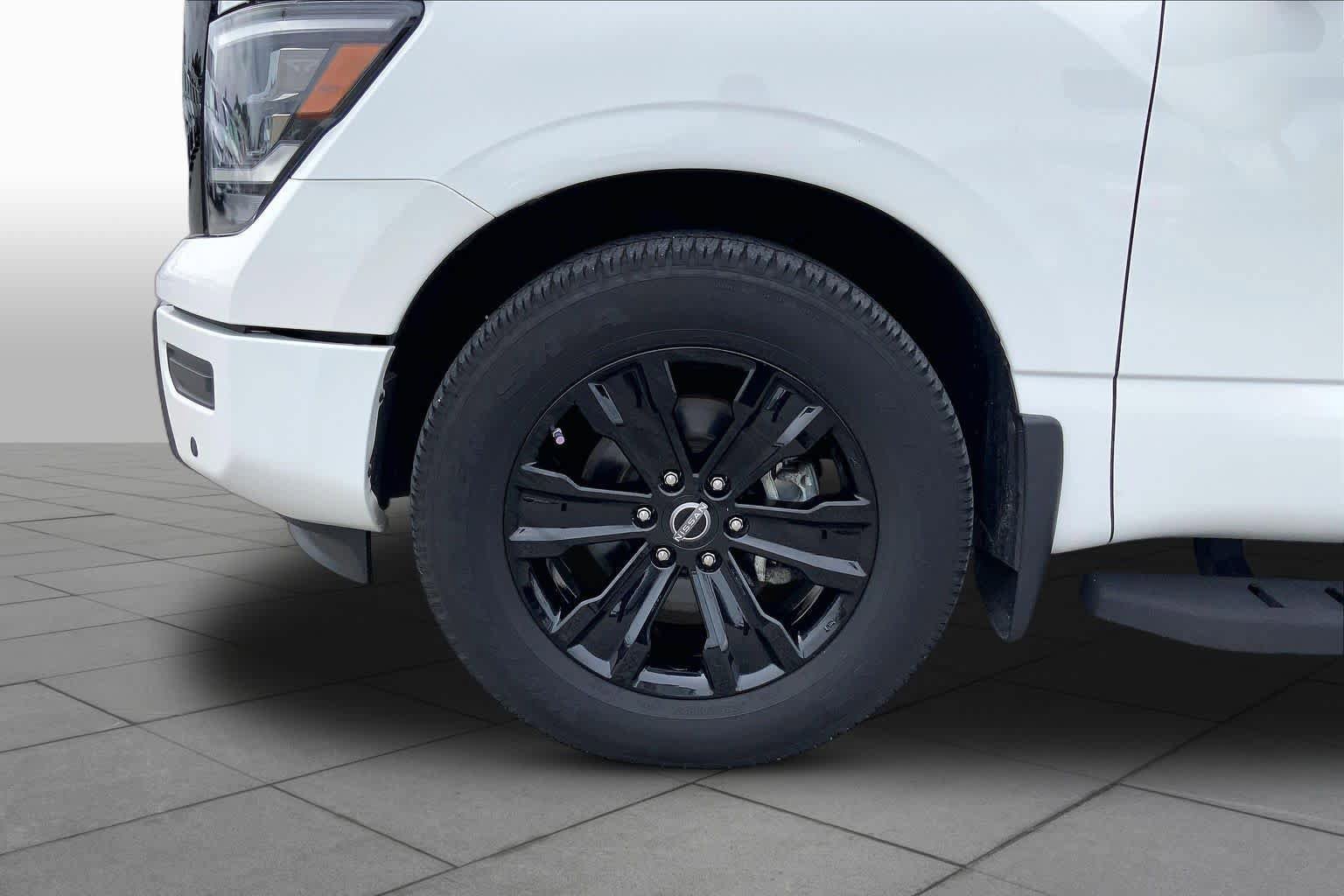Used 2024 Nissan Titan SV RWD image 11