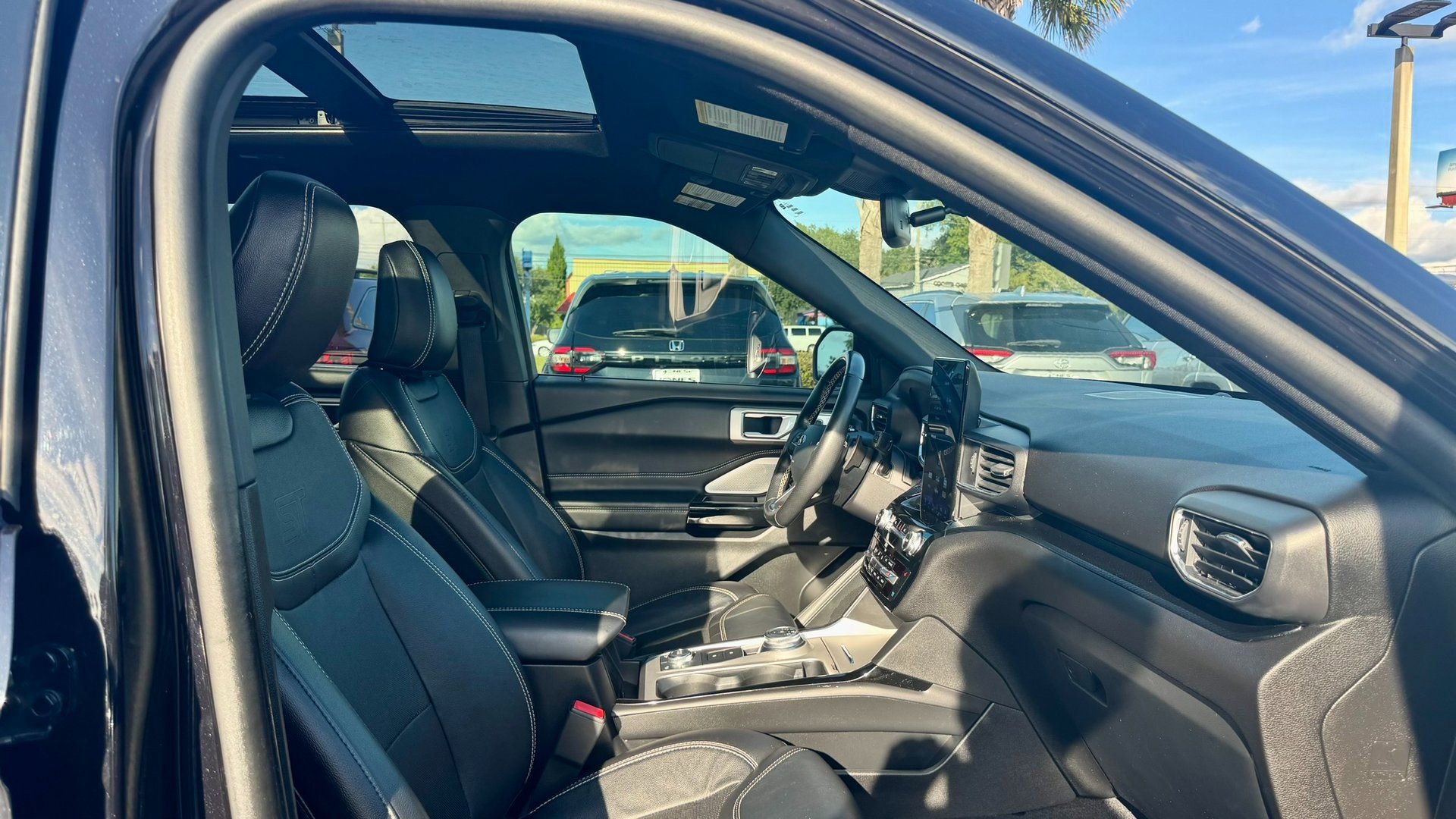 Certified 2023 Ford Explorer ST w/ Technology Package image 8