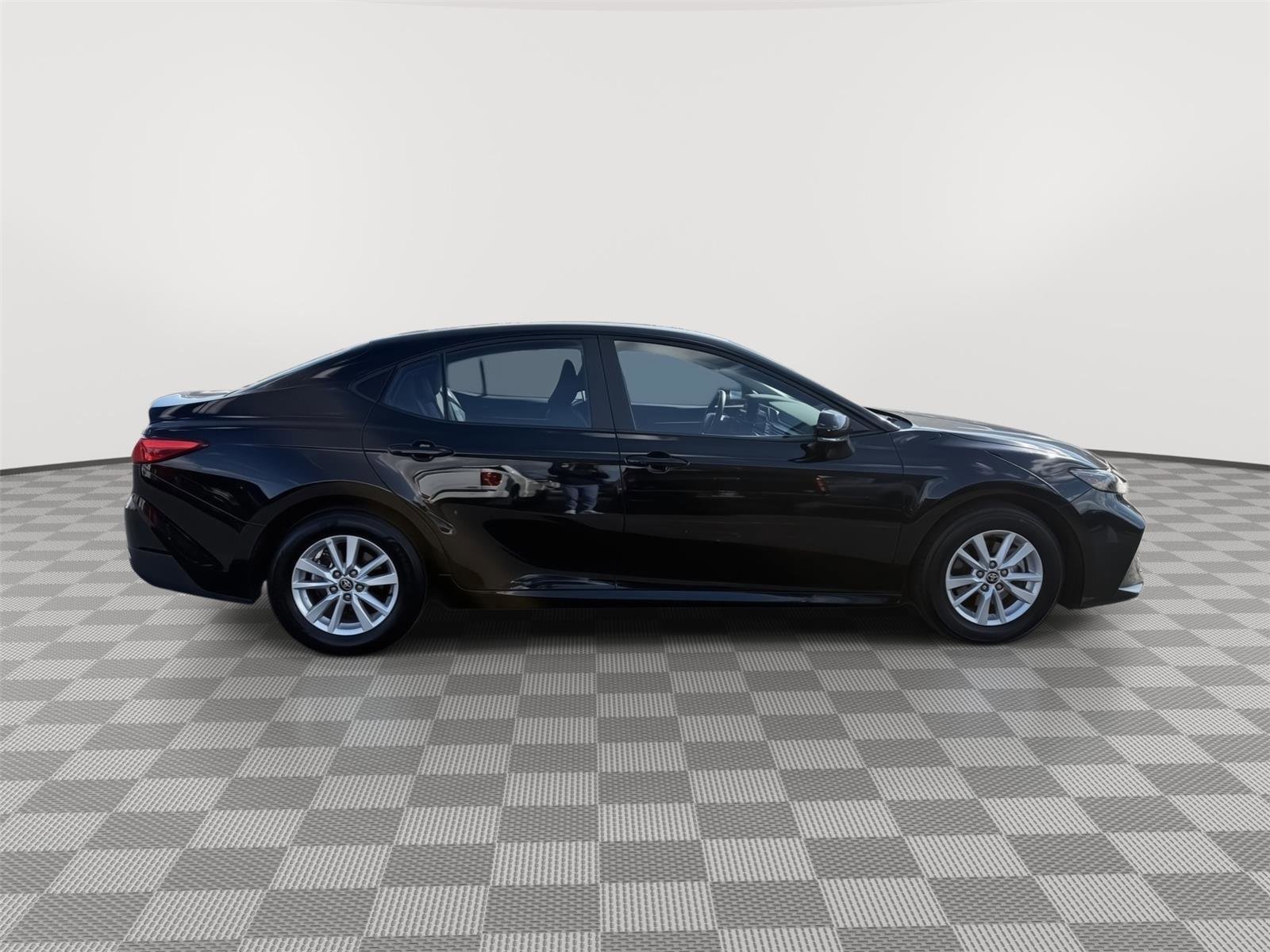 Used 2025 Toyota Camry LE image 6