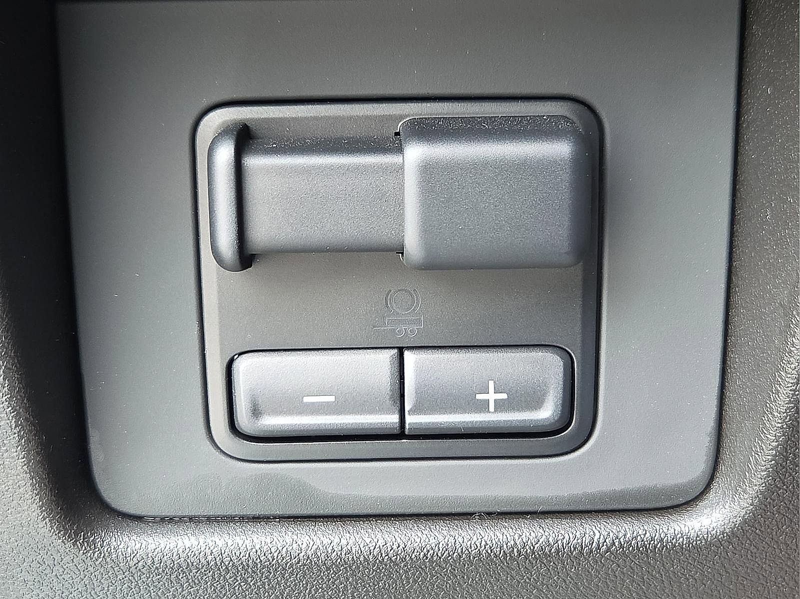 Used 2025 GMC Canyon AT4 w/ Technology Plus Package image 19