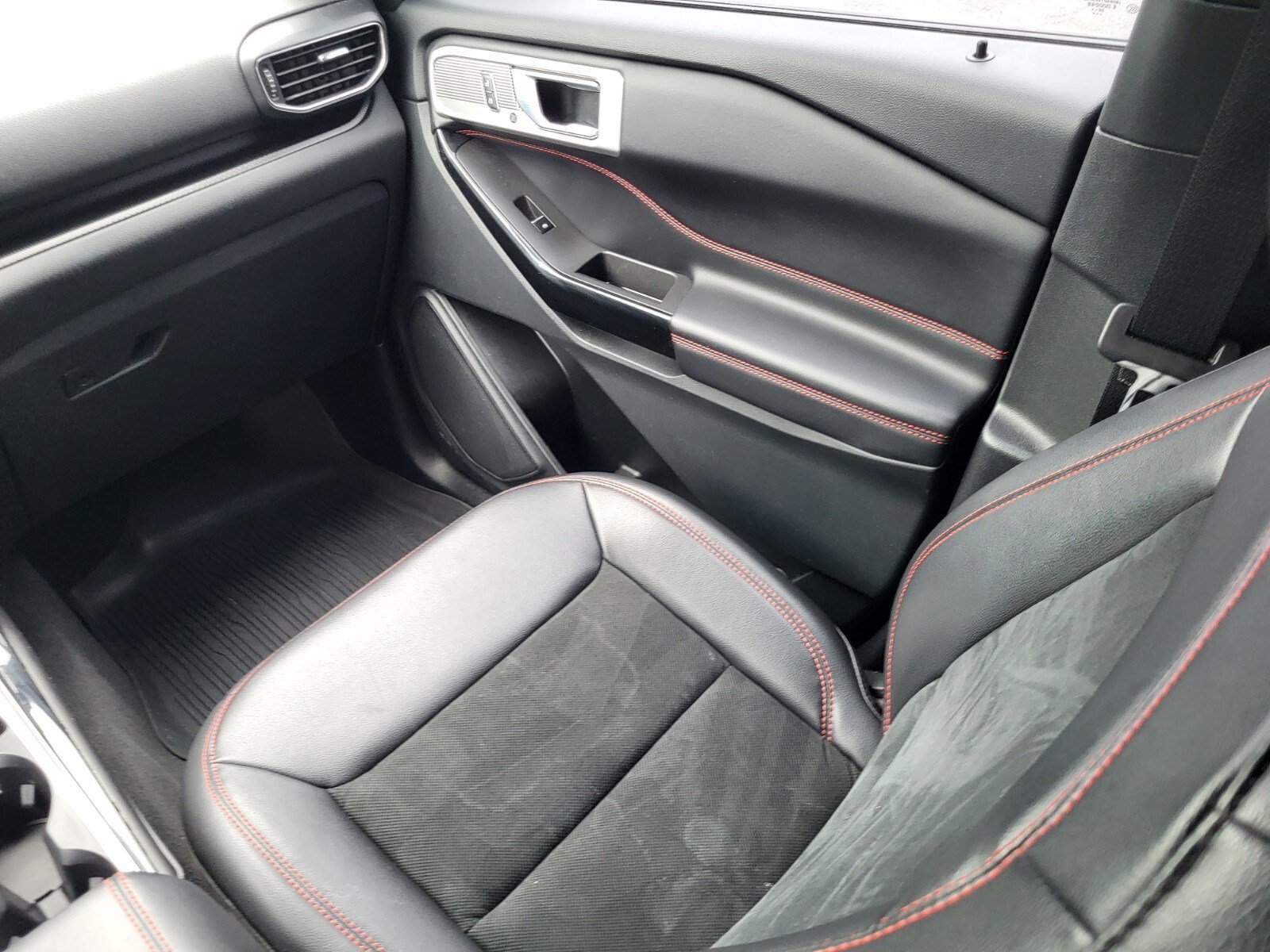 Certified 2023 Ford Explorer ST-Line RWD image 17