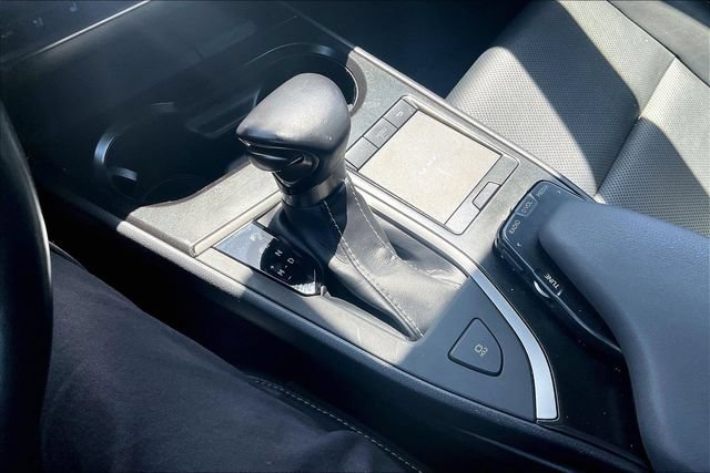 Used 2019 Lexus UX 200 w/ Premium Package FWD image 15