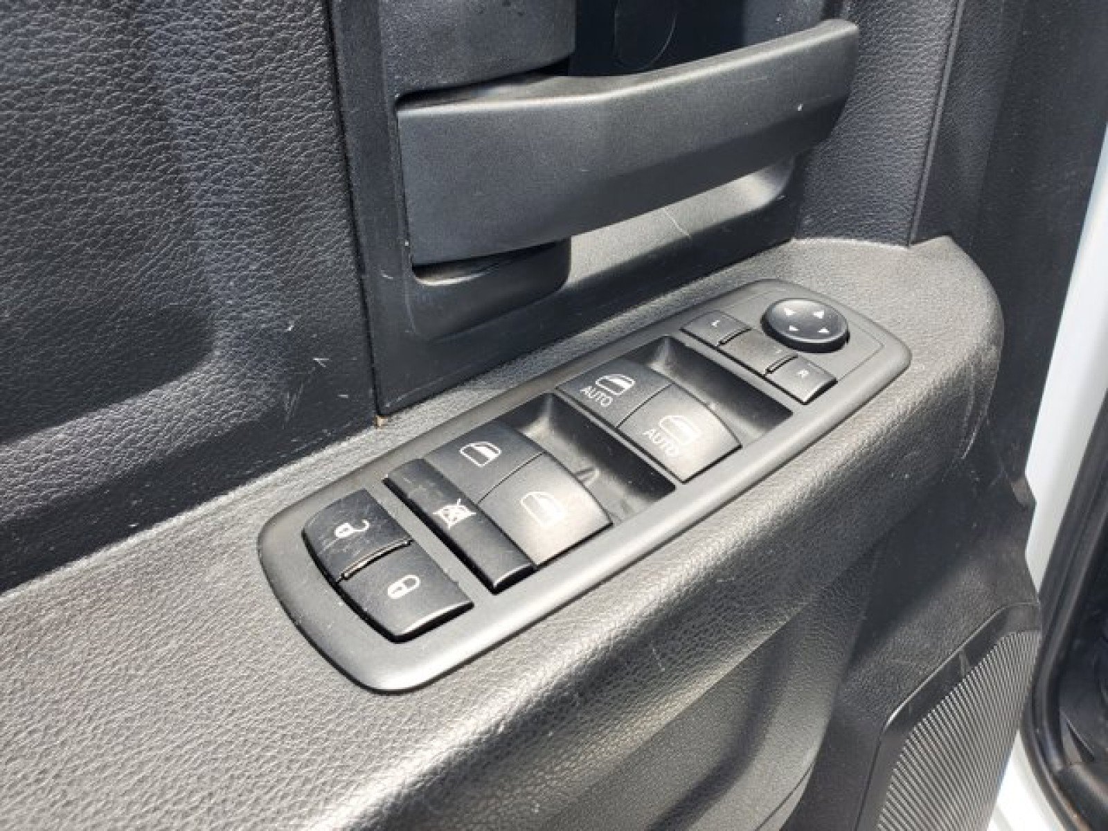 Used 2021 RAM 2500 Tradesman w/ Chrome Appearance Group AWD/4WD image 13