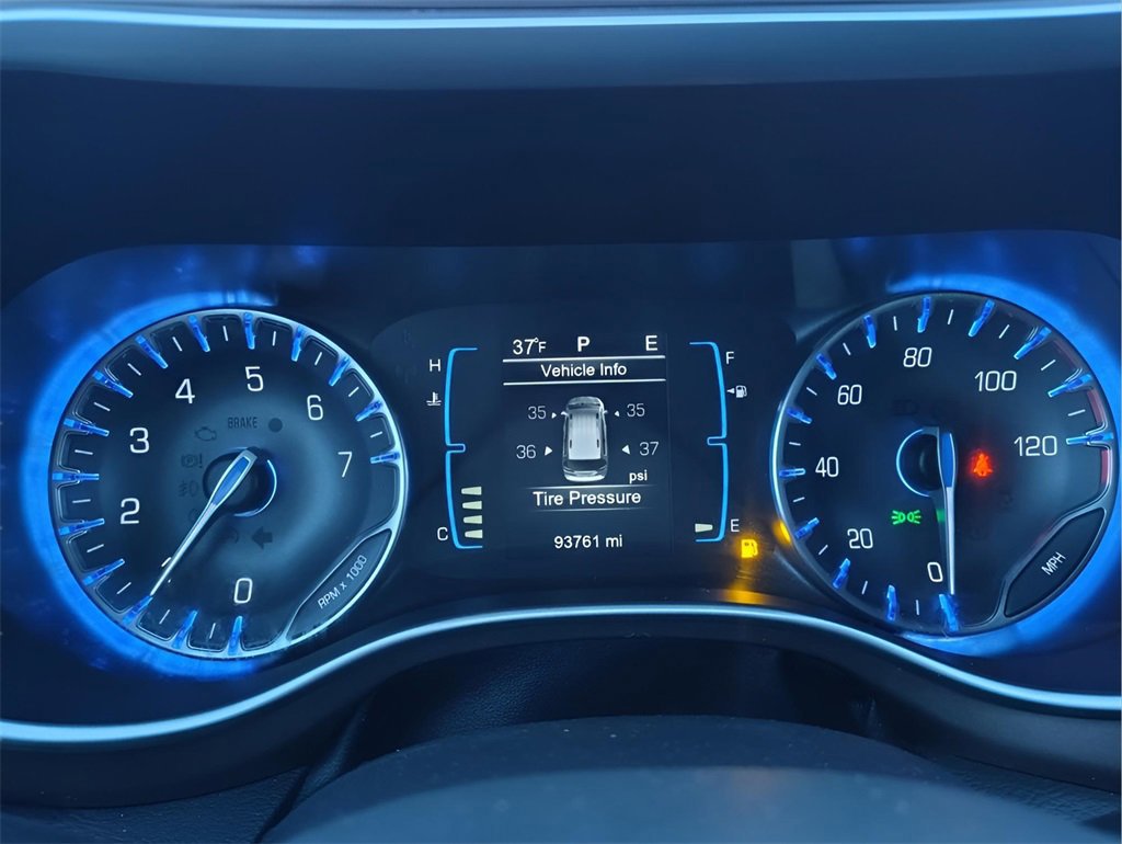 Used 2017 Chrysler Pacifica Touring-L image 18