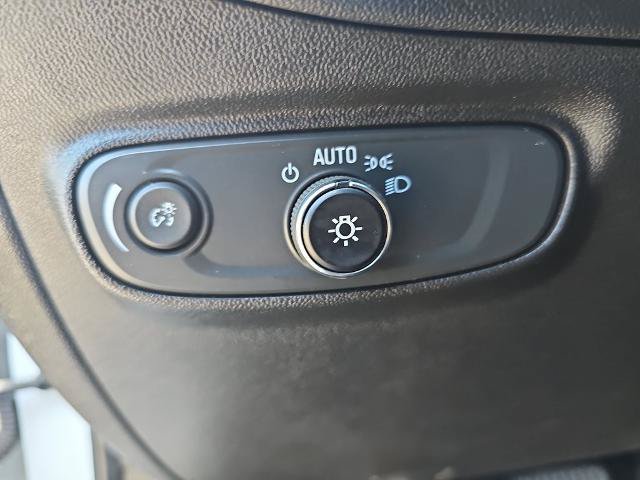 Used 2022 Chevrolet Equinox RS w/ Infotainment Package FWD image 26