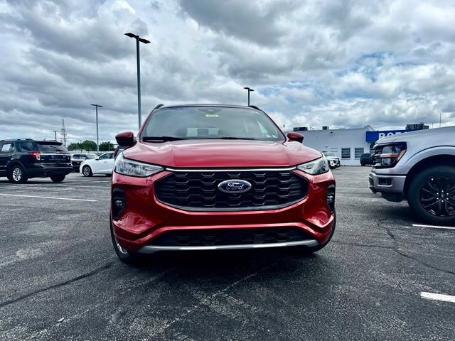Certified 2023 Ford Escape ST-Line Select w/ Tech Pack #2 AWD/4WD image 2