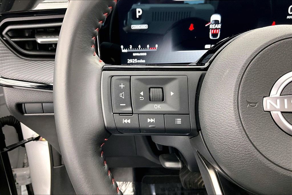 Used 2025 Nissan Kicks SR FWD image 18