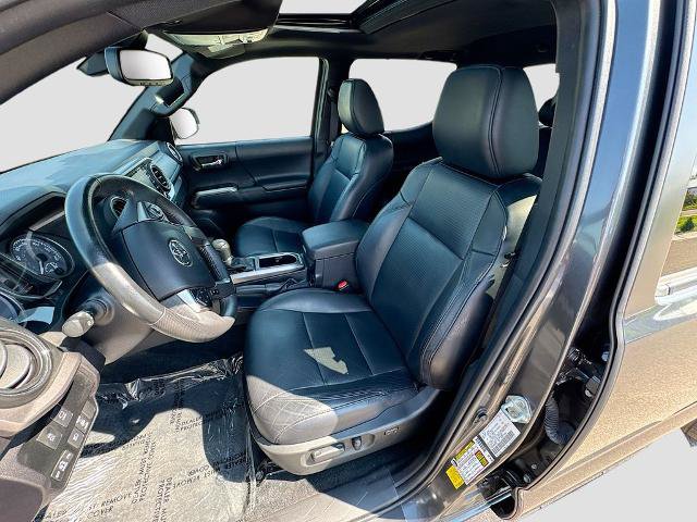 Used 2022 Toyota Tacoma Limited w/ Nightshade Package AWD/4WD image 17