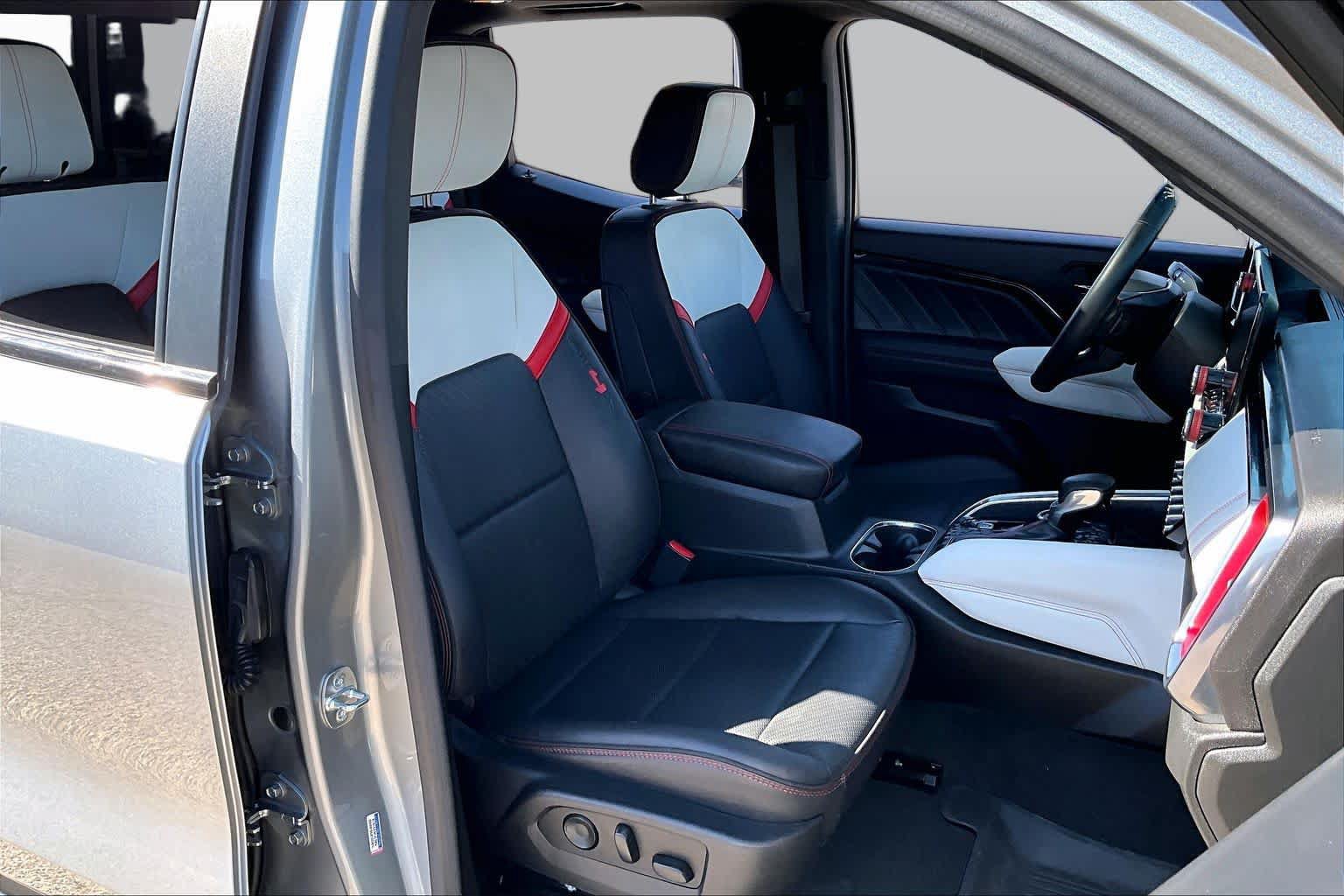 Used 2023 GMC Canyon AT4X AWD/4WD image 9