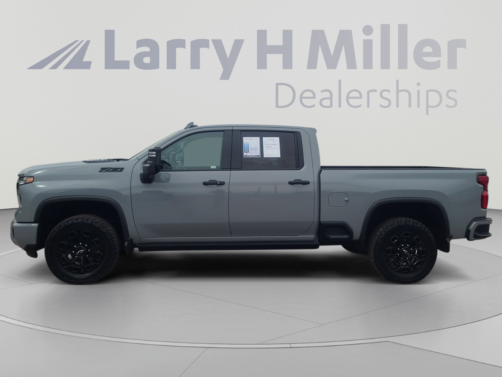 Used 2024 Chevrolet Silverado 2500 LTZ w/ LTZ Plus Package AWD/4WD image 2