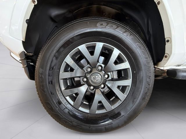 Used 2023 Toyota Tacoma SR5 AWD/4WD image 9