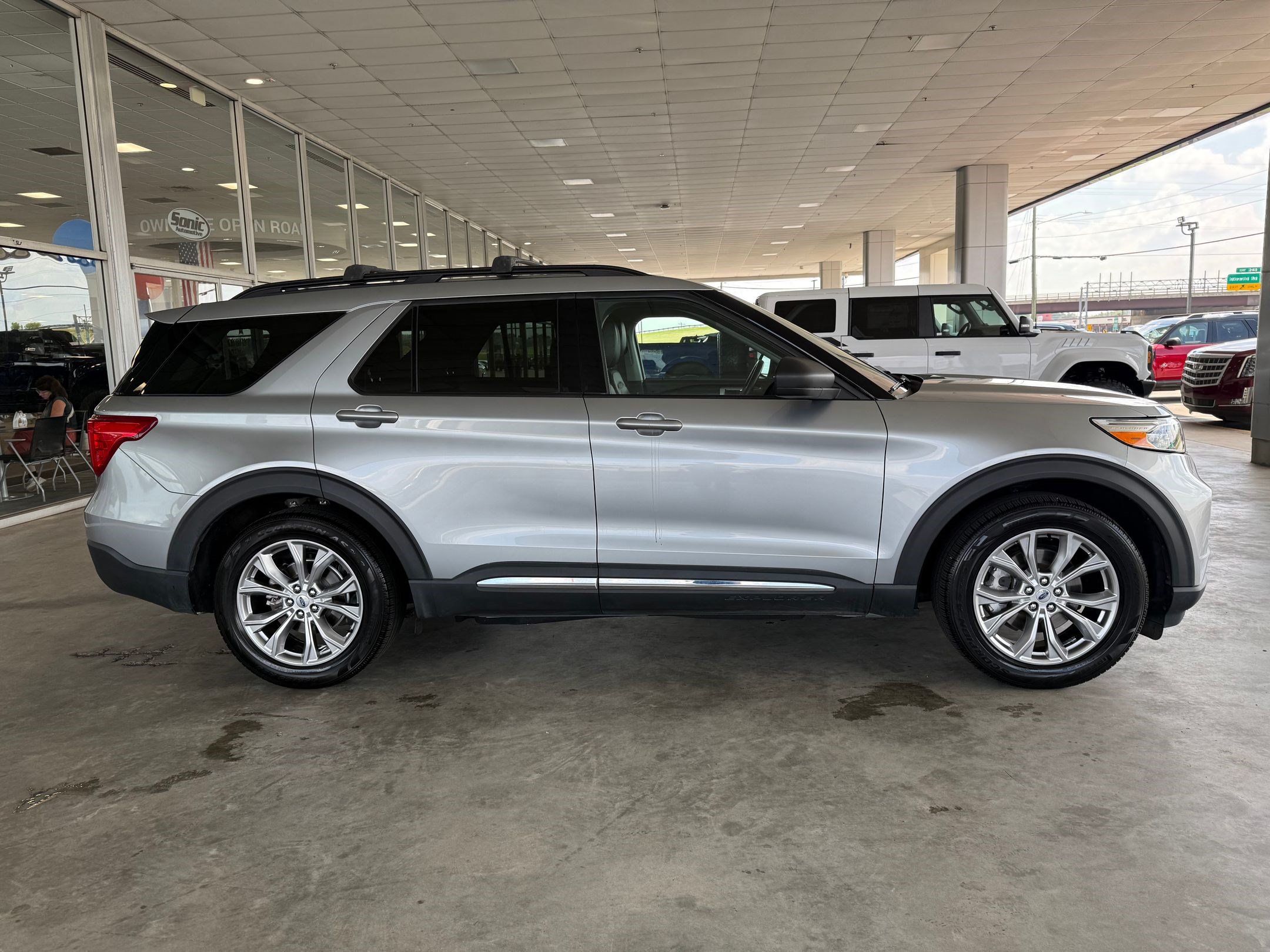 Certified 2024 Ford Explorer XLT w/ Equipment Group 202A RWD image 8