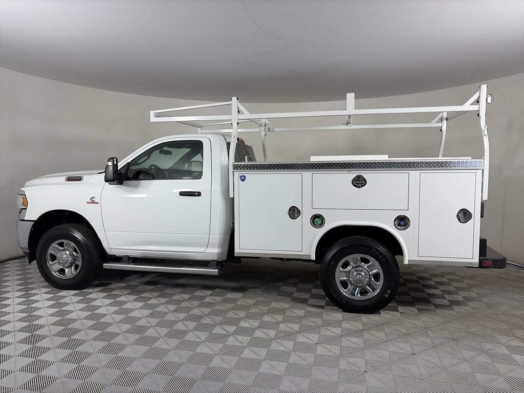 Used 2024 RAM 3500 Tradesman w/ Chrome Appearance Group AWD/4WD image 4