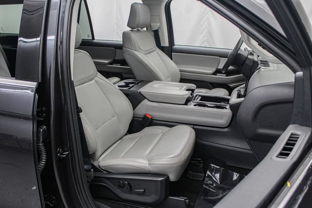 Certified 2025 Ford Expedition Active AWD/4WD image 24