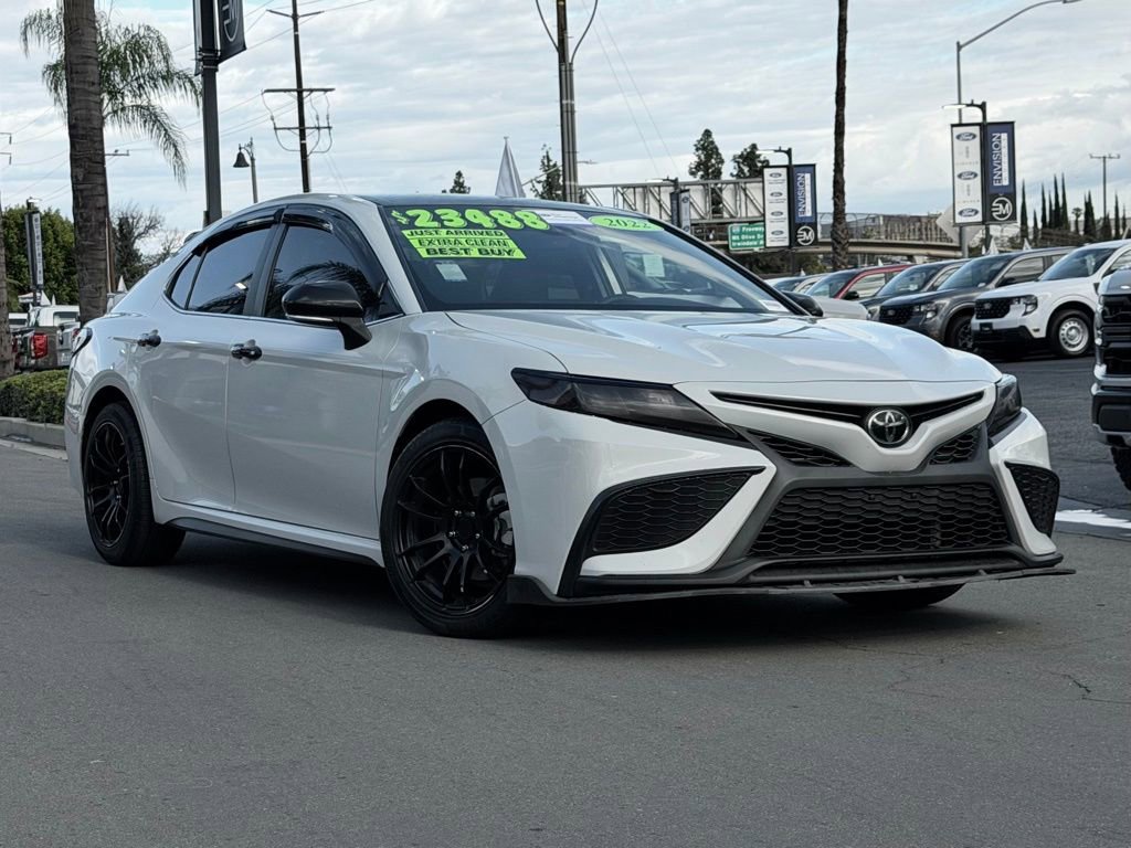 Used 2022 Toyota Camry SE w/ Convenience Package FWD image 2