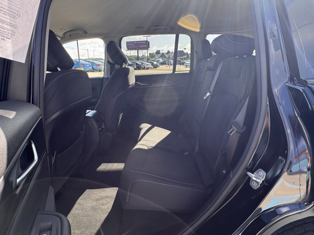 Used 2023 Jeep Grand Cherokee Laredo image 30