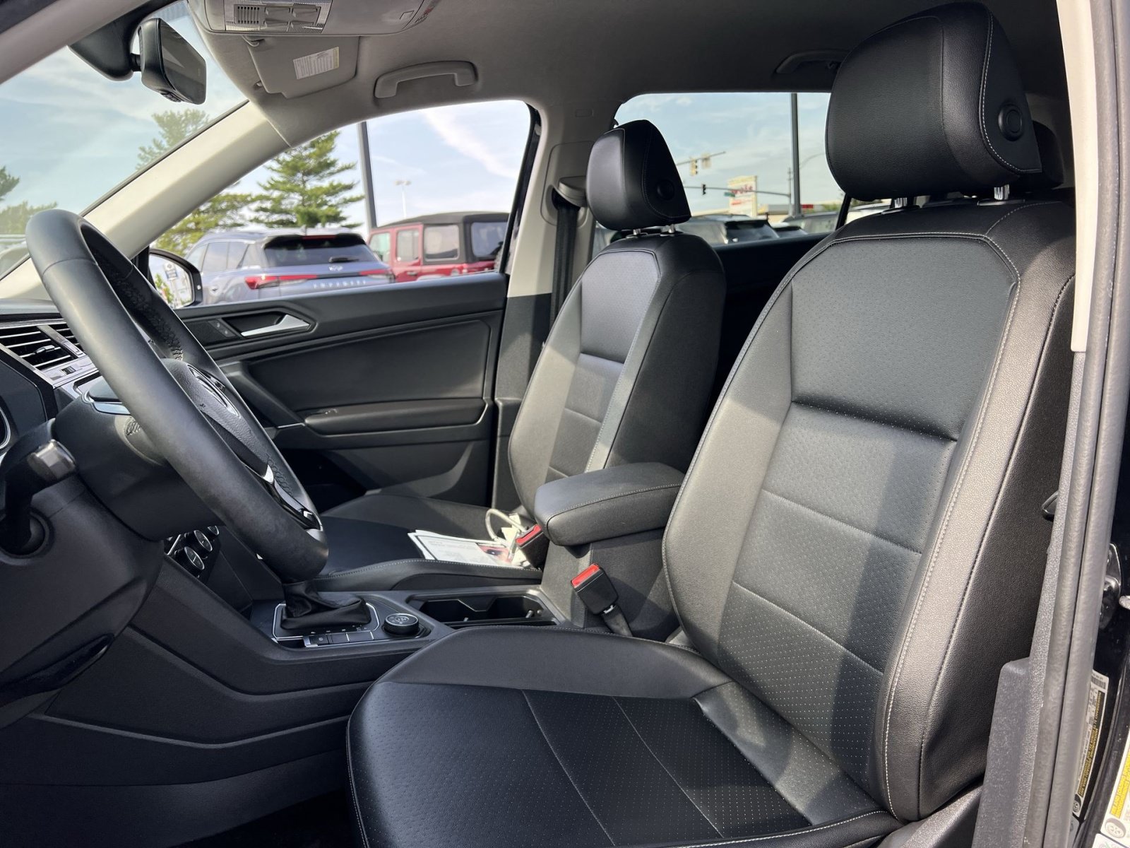 Used 2020 Volkswagen Tiguan SE AWD/4WD image 13