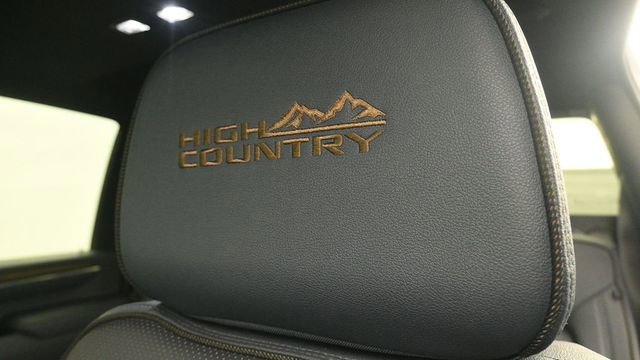Used 2024 Chevrolet Silverado 2500 High Country w/ High Country Premium Package AWD/4WD image 25