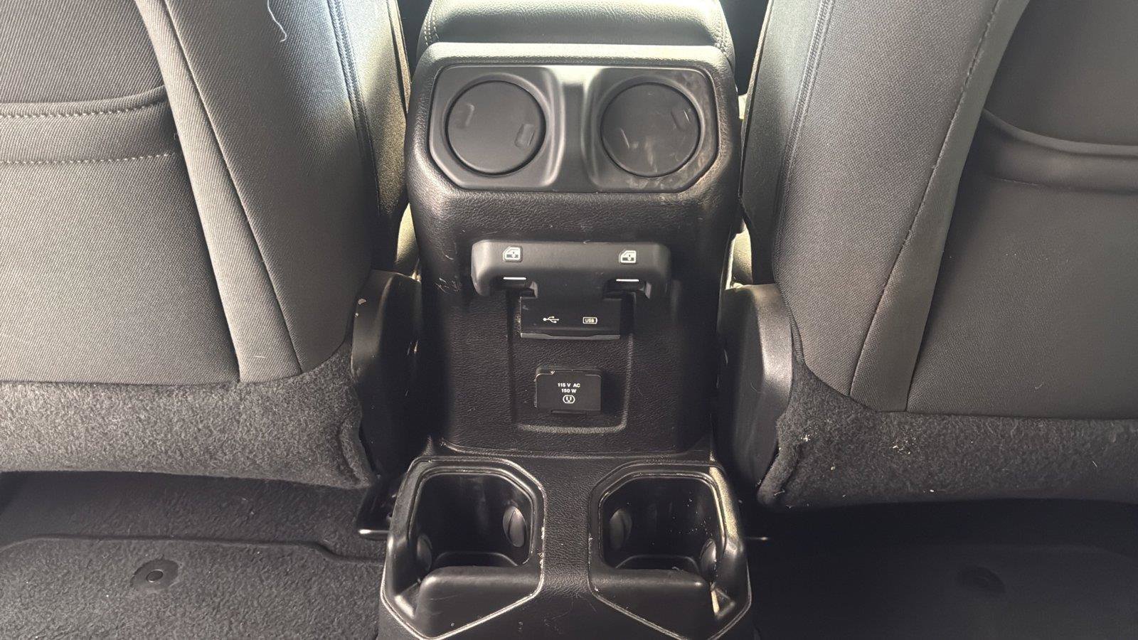 Used 2018 Jeep Wrangler Unlimited Sahara AWD/4WD image 26