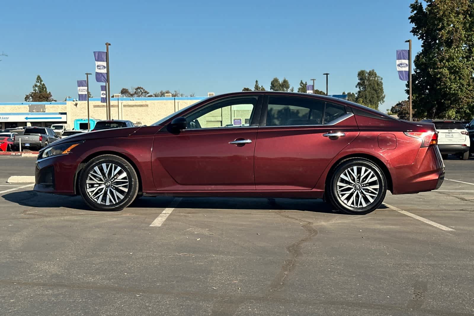 Used 2024 Nissan Altima 2.5 SV FWD image 6
