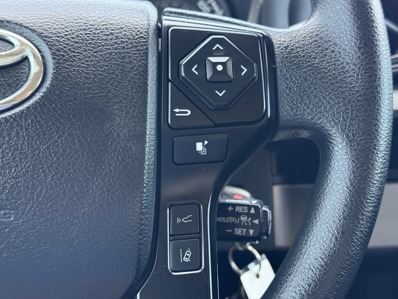 Used 2022 Toyota Tacoma SR w/ SR Convenience Package RWD image 13