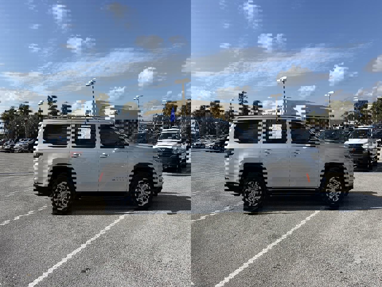 Used 2024 Jeep Wagoneer 2WD image 7