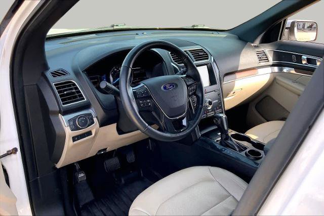 Certified 2019 Ford Explorer Limited w/ Ford Safe & Smart Package FWD image 18