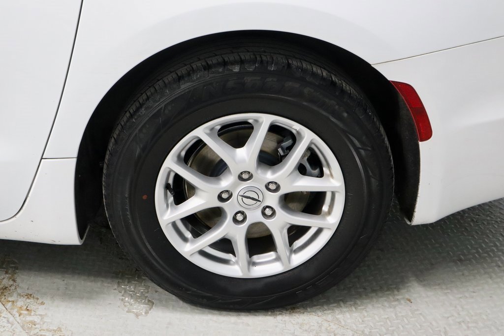 Used 2023 Chrysler Pacifica Touring-L image 20